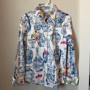 NWT Tizzie Blue White Vase Button Front Top Size Medium